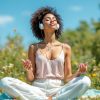 Mujer en posición de loto meditando, con una piel radiante y saludable, demostrando la conexión entre el bienestar interior y la belleza exterior.